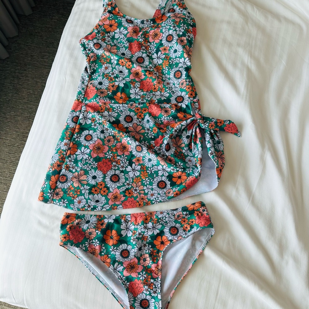 Floral Swim Set !